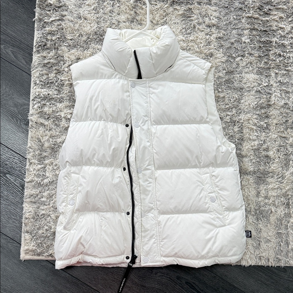 Aritzia super puff vest